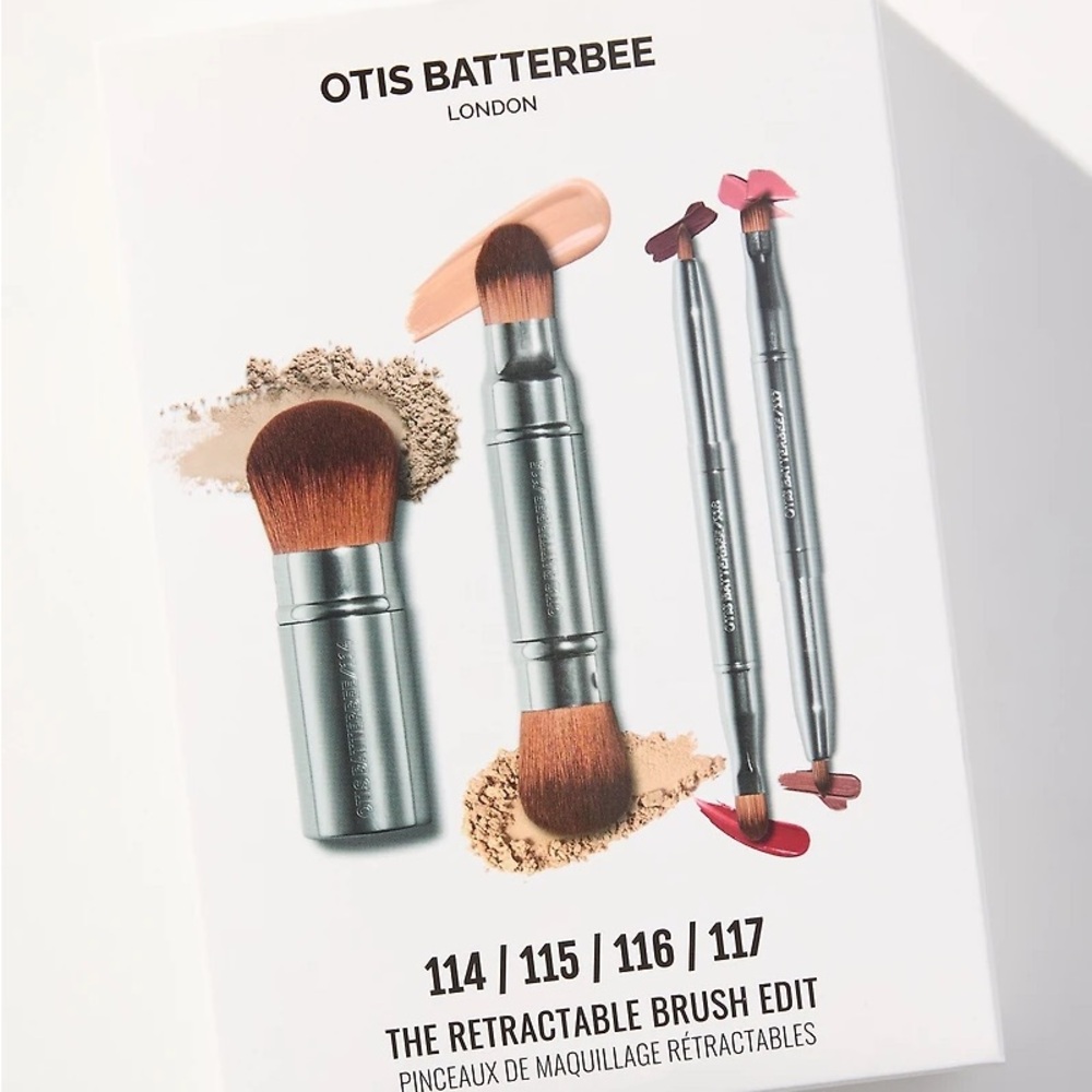 Retractable Brush Set in elegant silver. Ideal for travel and daily use.